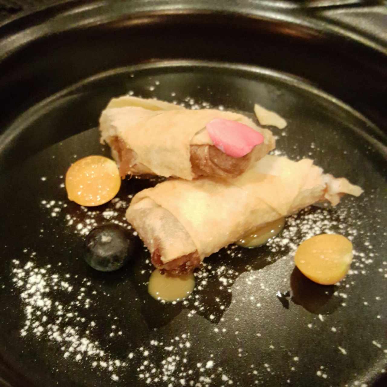 Strudel panameño de mango con dulce de leche