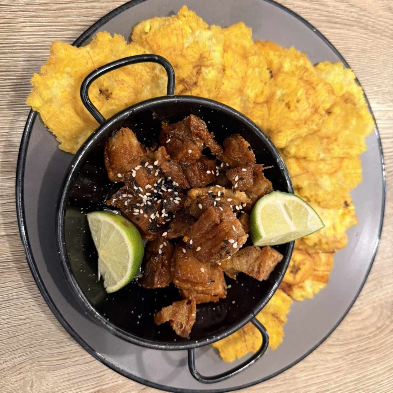 Chicharron con patacones