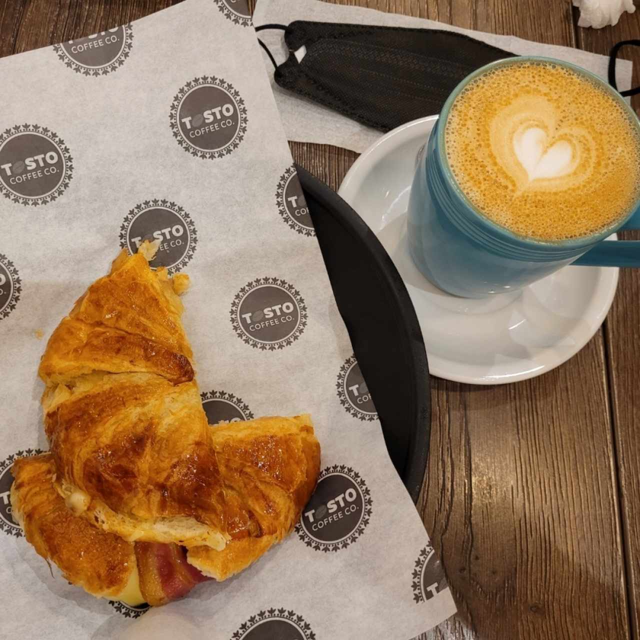 Croissant Jamon y Queso, Cappuccino L