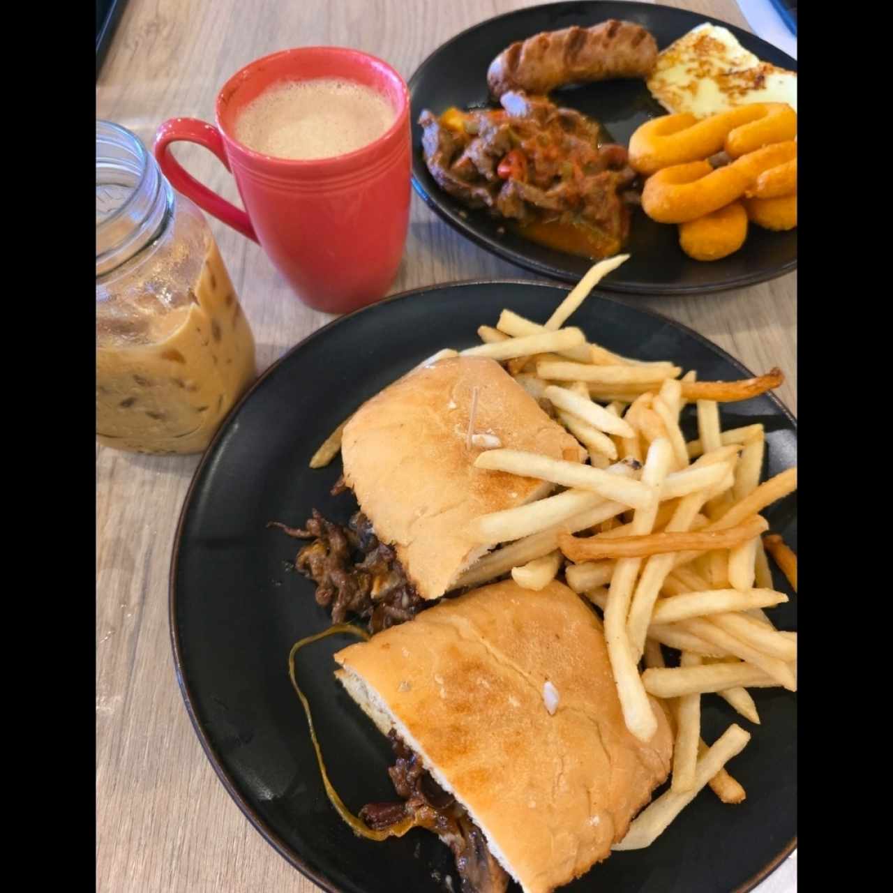 Emparedado de carne  y el  panameño
