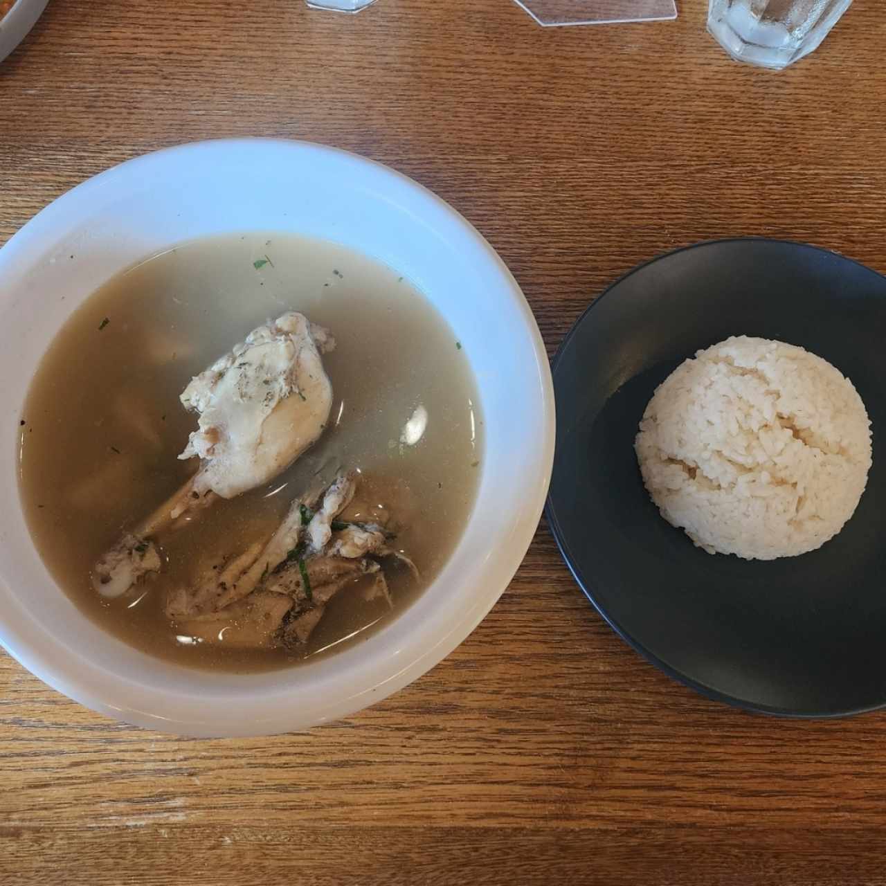 Sancocho panameño con arroz blanco