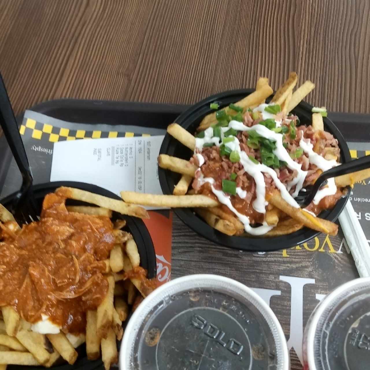 Papas the works y Chicken.