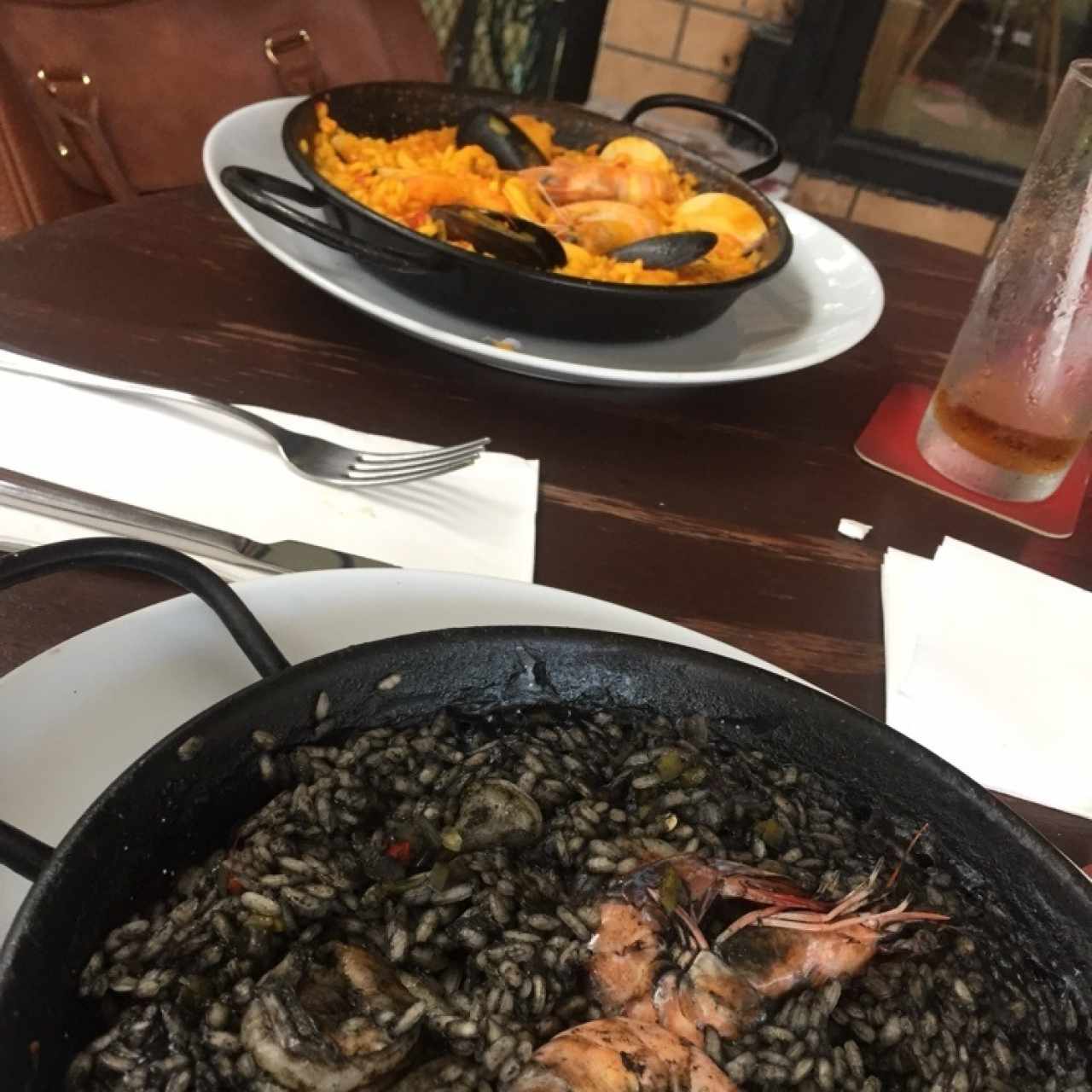 Arroz negro y paella de marisco