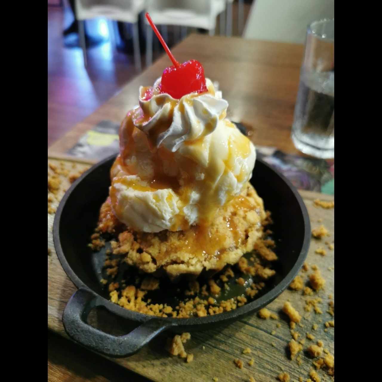 Tarta de manzana con helado