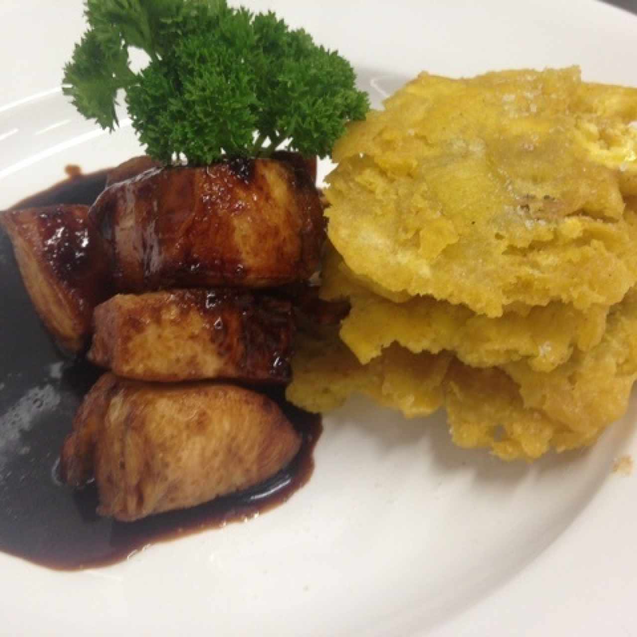 Pollo Teriyaki con orden de patacones 