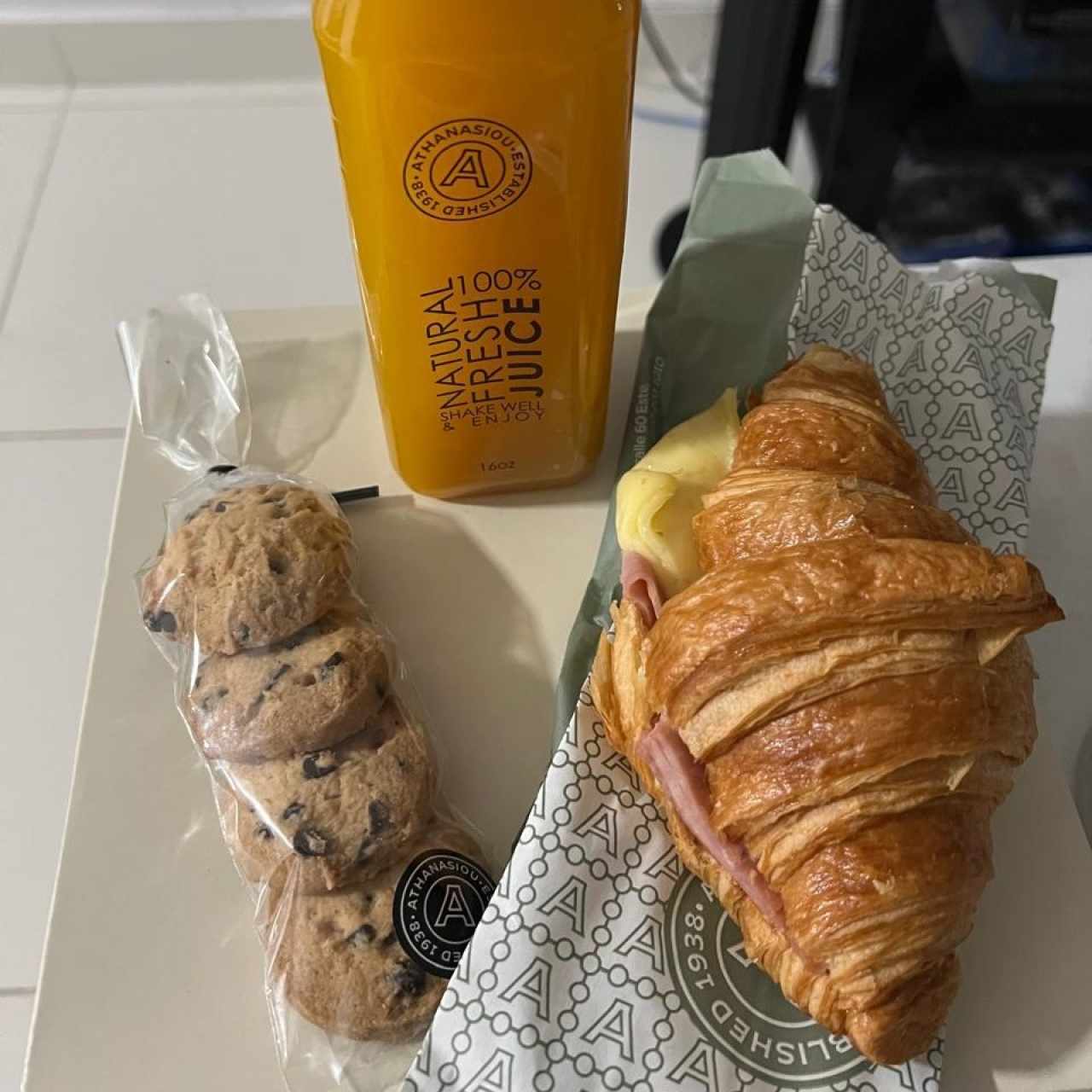 Croissant relleno de jamón y queso