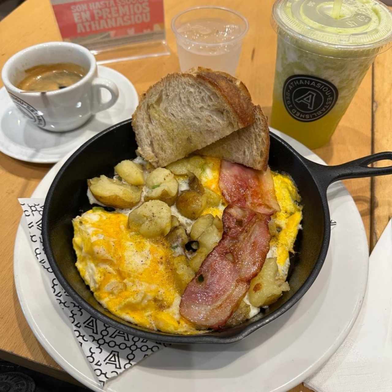 papas spicy y café y Smoothie 