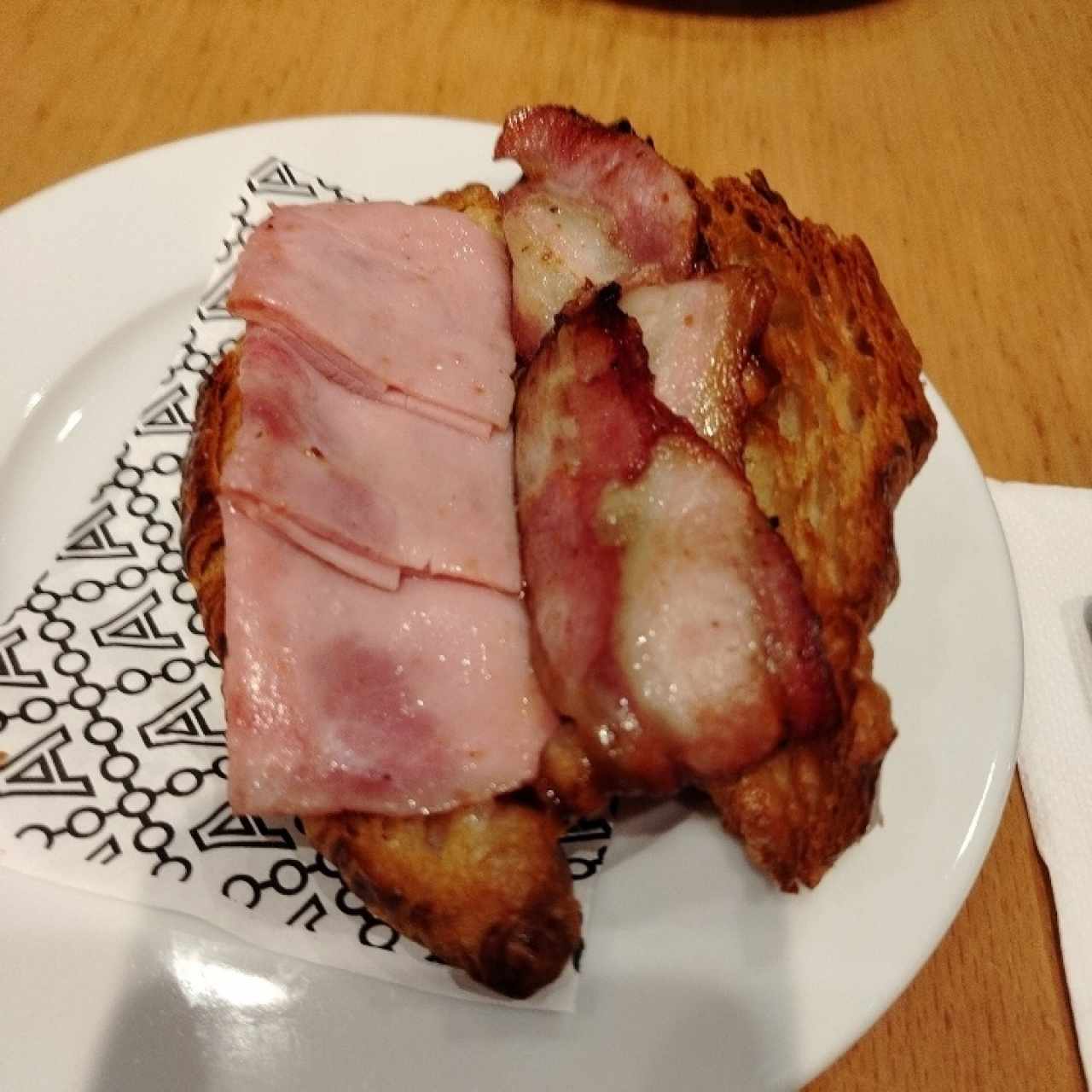 Emparedado jamón con extra tocino 