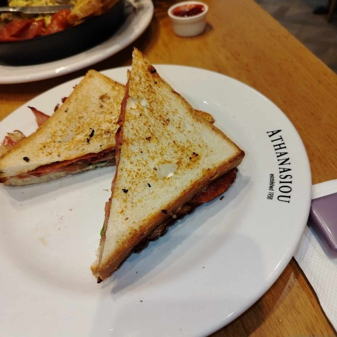 Club Sándwich de huevo y extra cantimpalo 