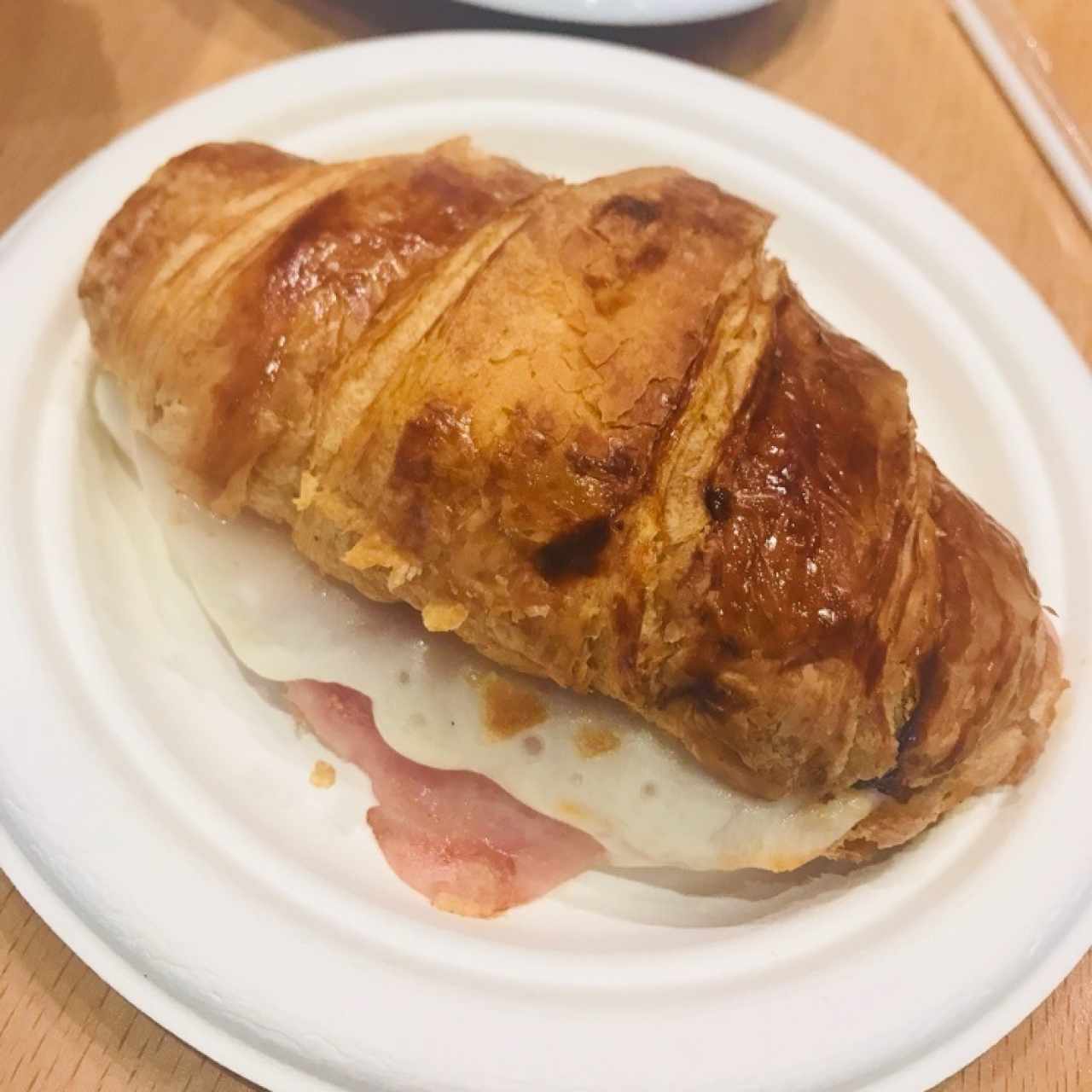 croissant con jamon y queso