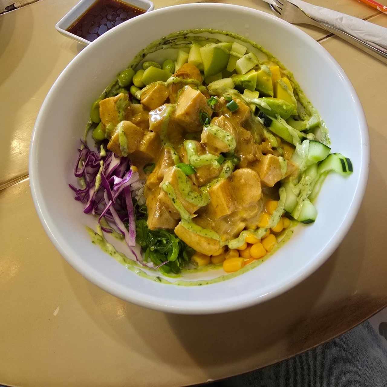 Poke de Pollo al Curry