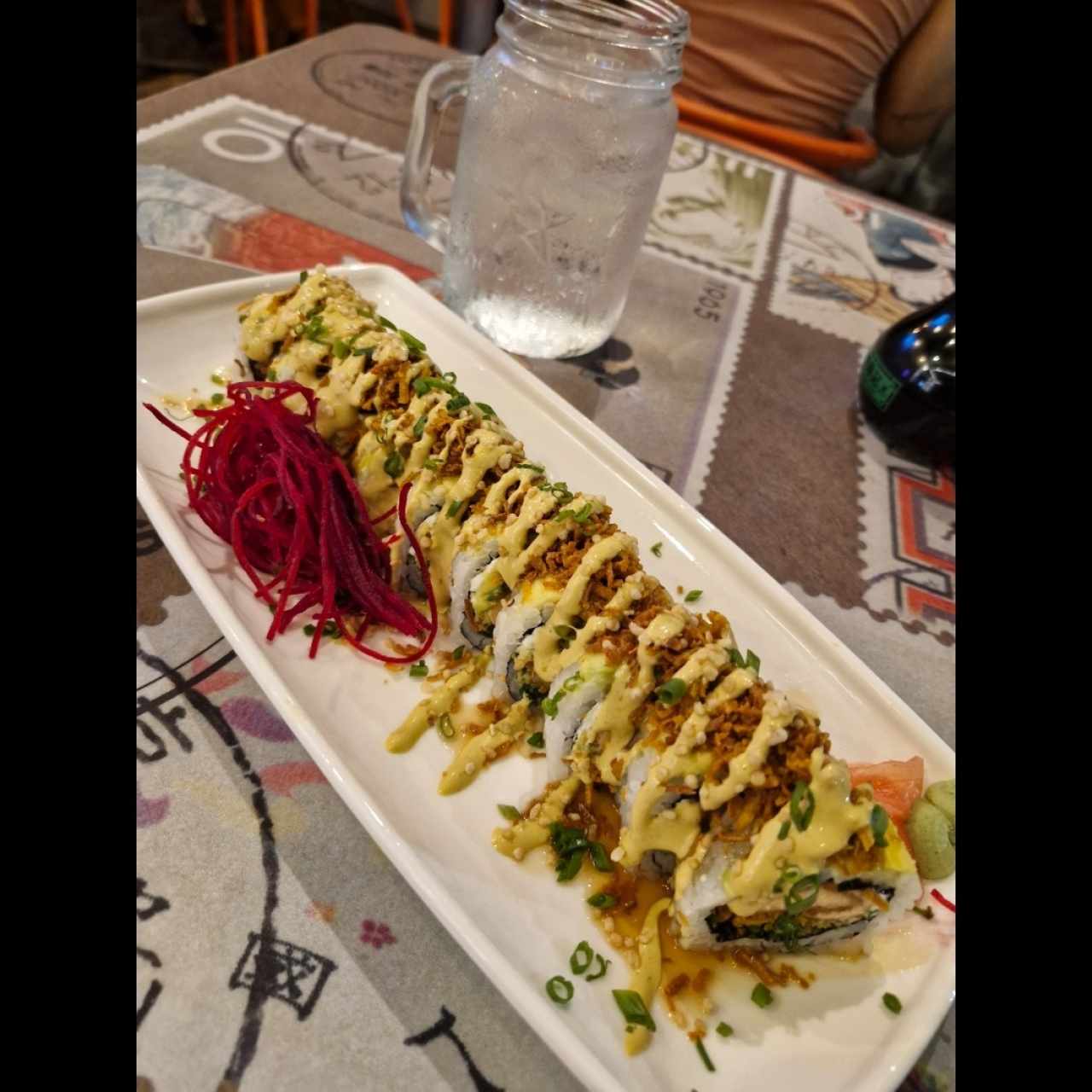 Salmón Crunch Roll