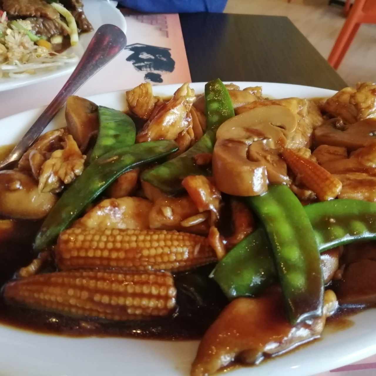 pollo y champiñiones