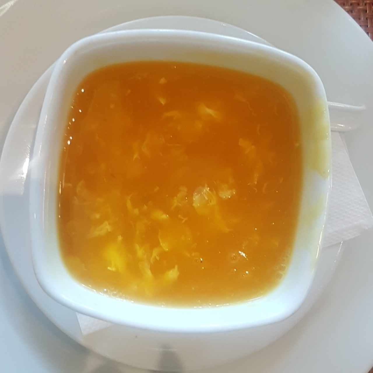 Sopa de maíz con pollo