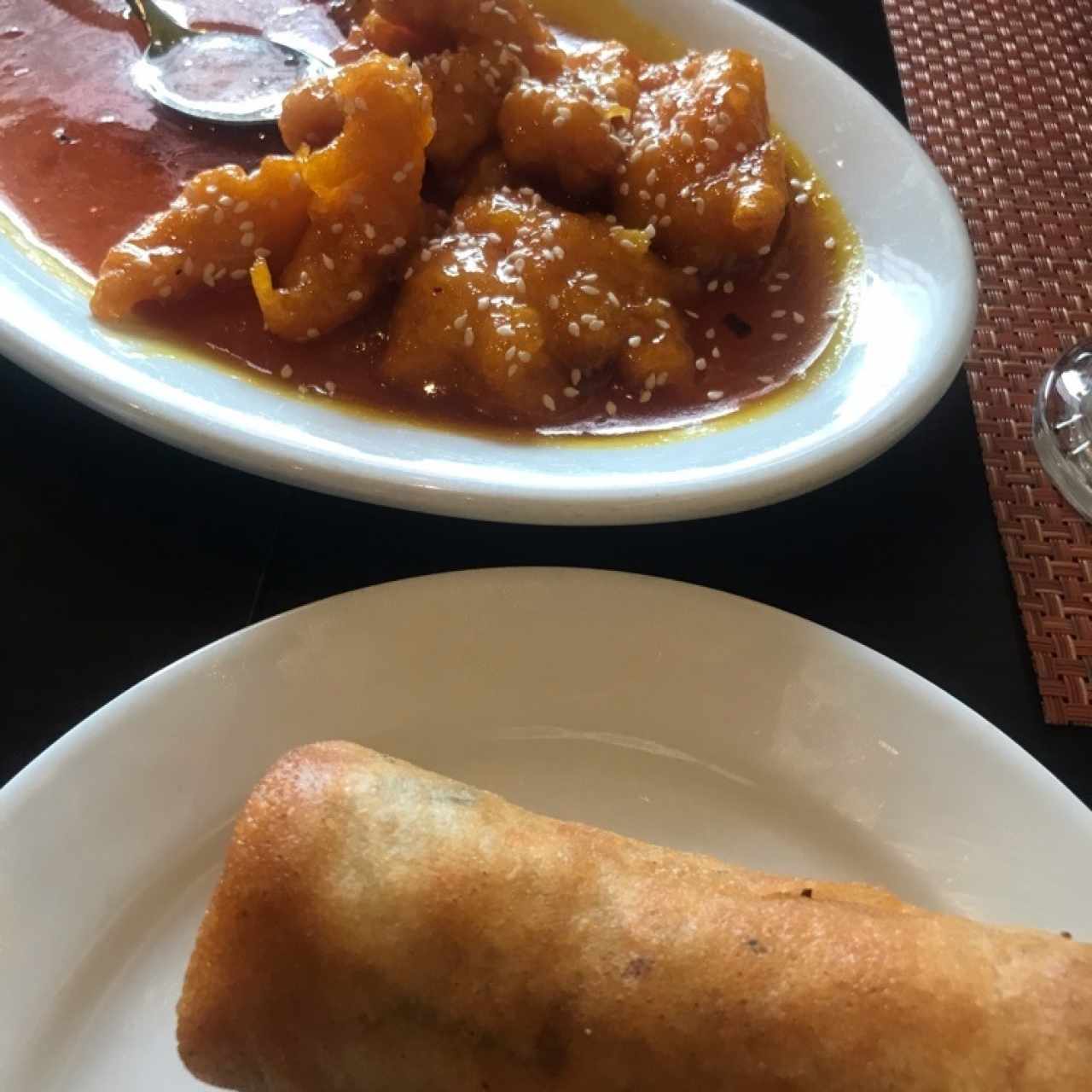 Pollo con Miel y Ajonjoli más ración de Lumpias