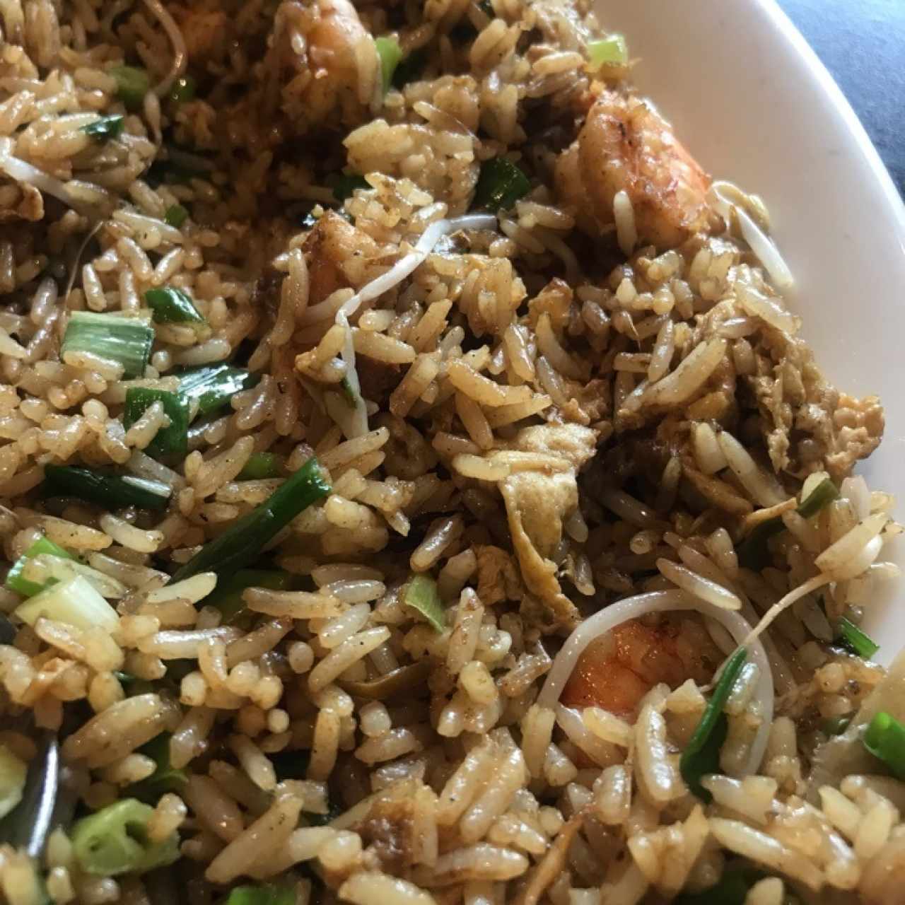 Arroz frito con camarones