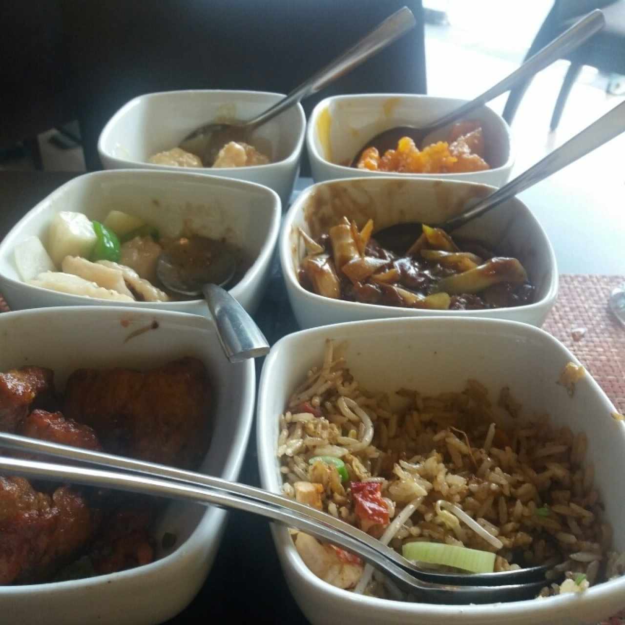 Plato de degustación con el arroz incluido. Todo muy rico.