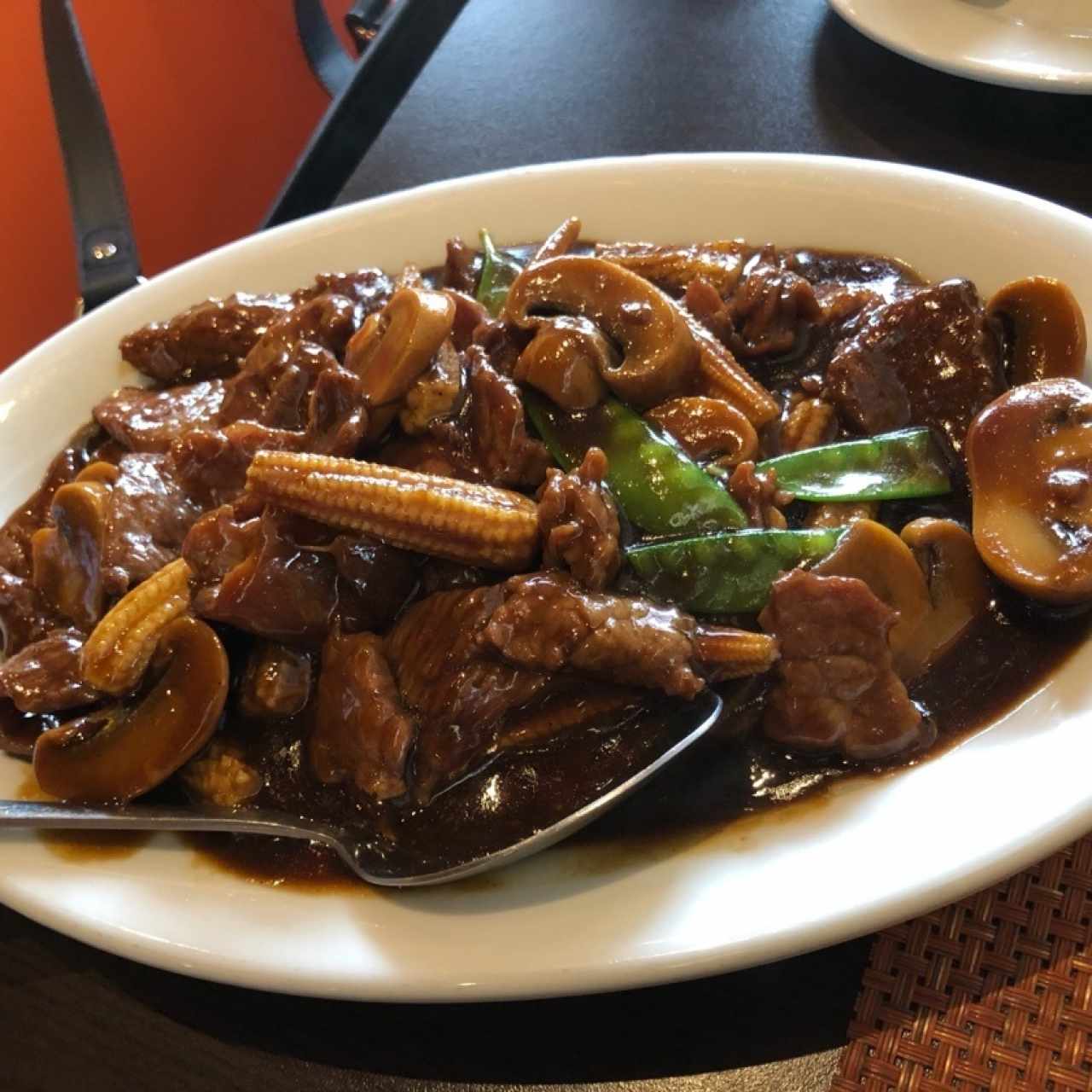 Carne de Res con champiñones