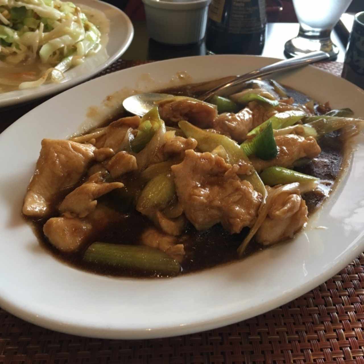 Pollo con jengibre y cebollín