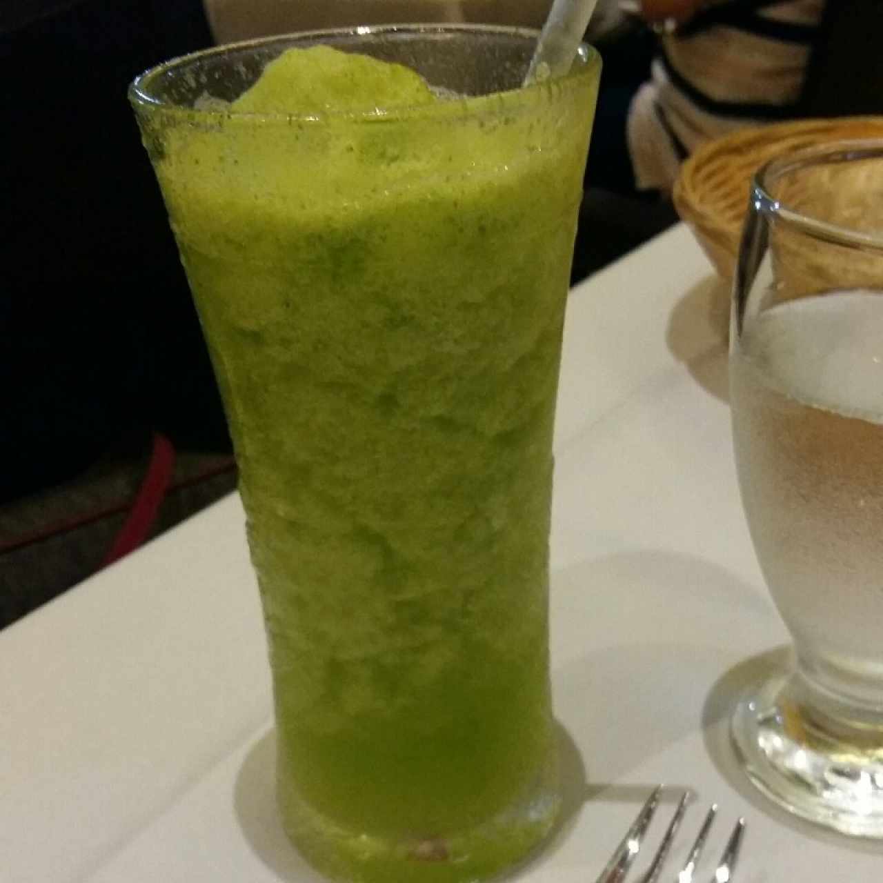 Frozen de limón con hierba buena