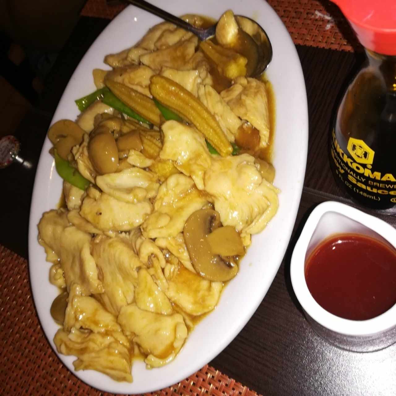 Pollo con champiñones