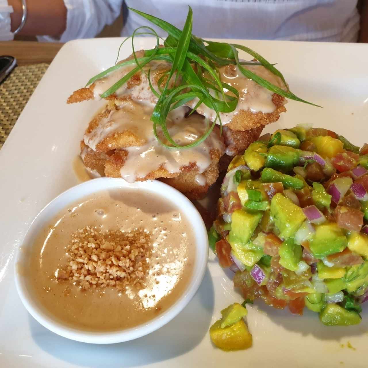 pescado con salsa de maní