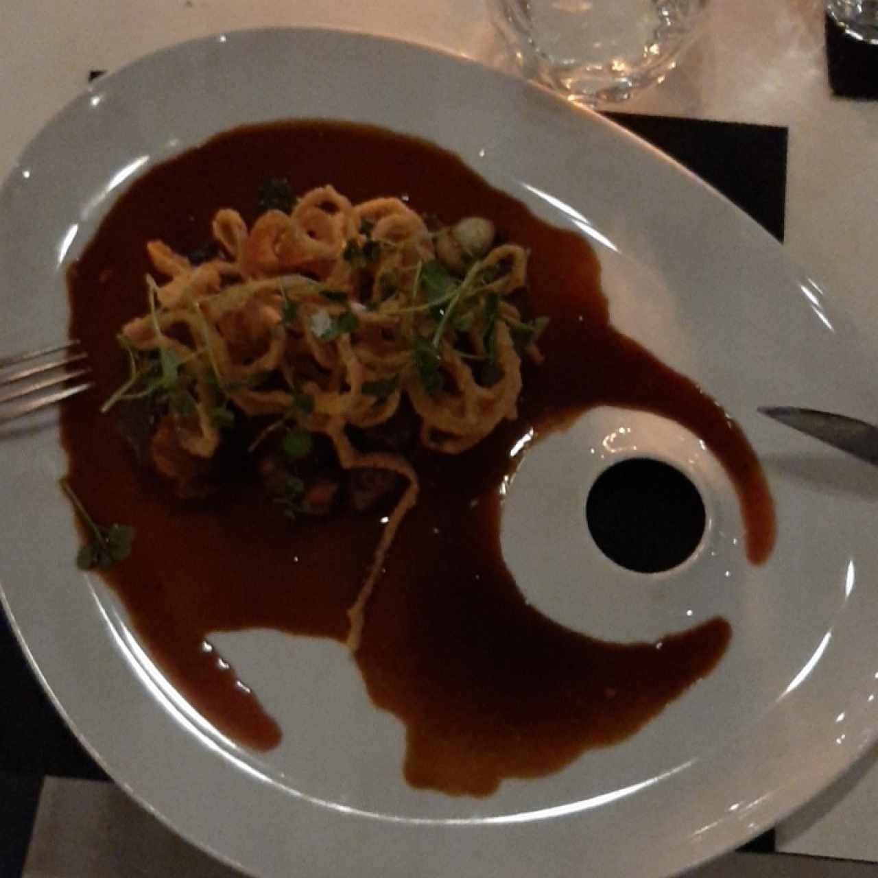 Ribeye al estilo Brutto . Buena presentación.  Olor y sabor 10 de 10. Para disfrutar con  unas copas de vino predilecto.