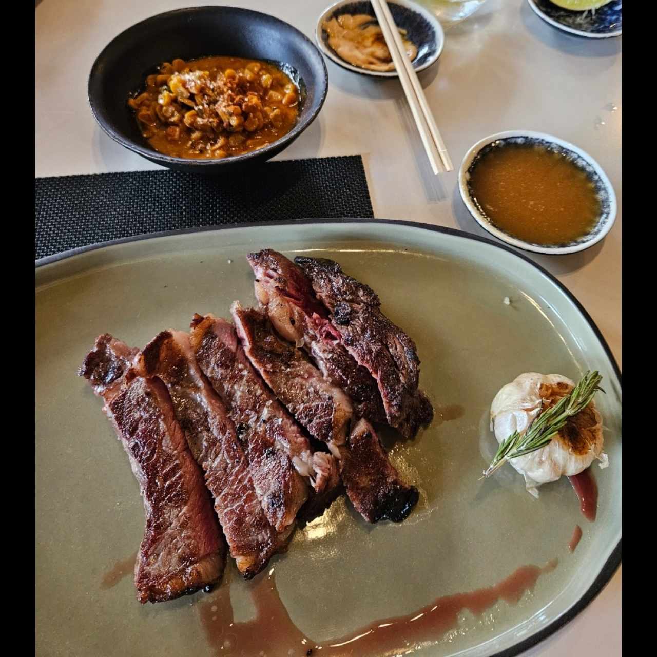 Ribeye acompañado de maiz