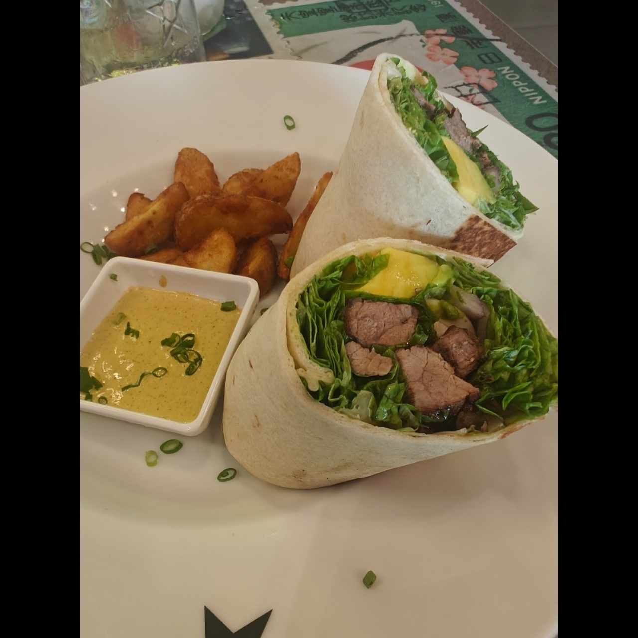 Wrap de Filetes de Res con Salsa de Curry