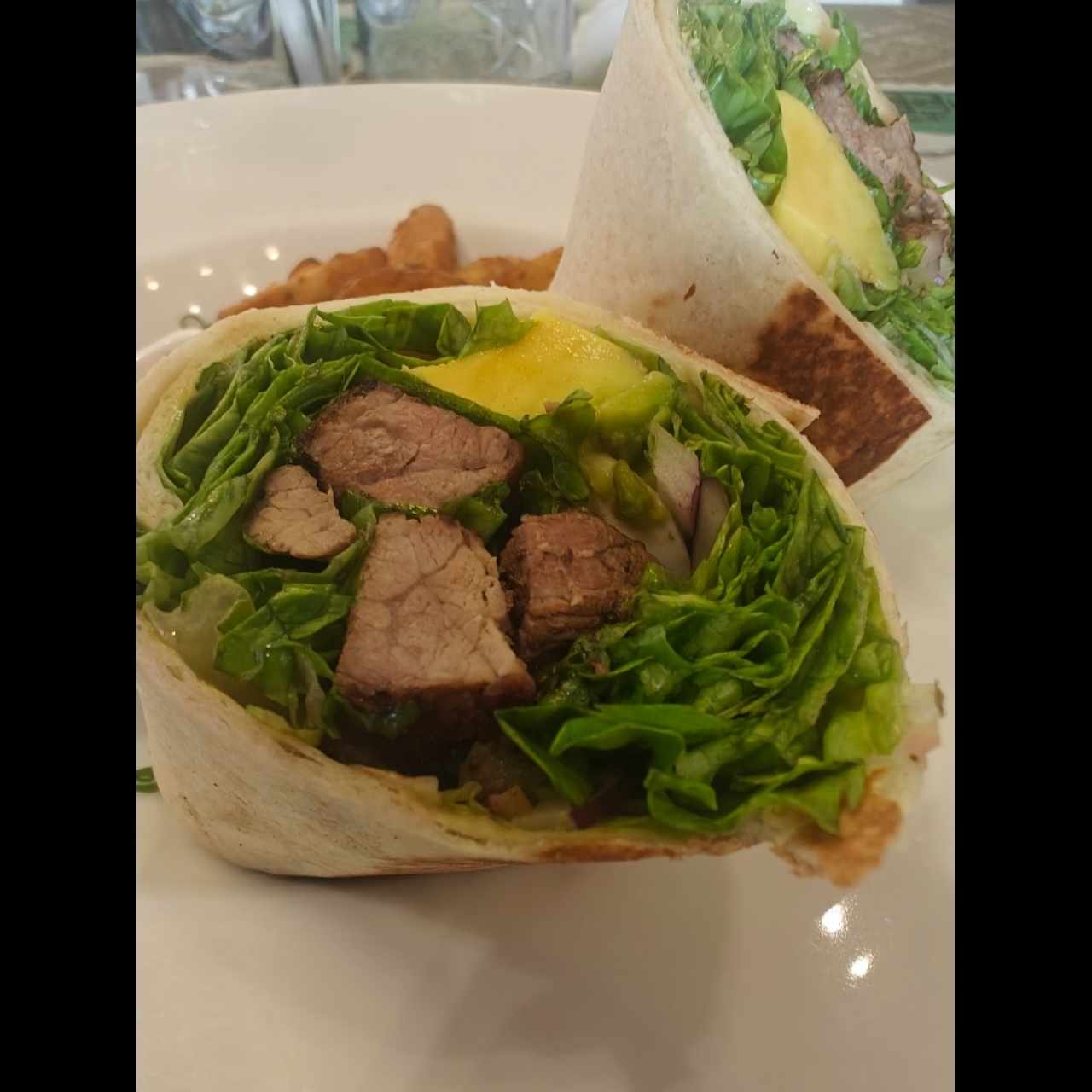 Wrap de Filetes de Res con Salsa de Curry