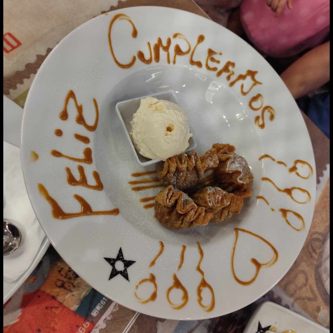 Wanton de Dulce de Leche con Helado 