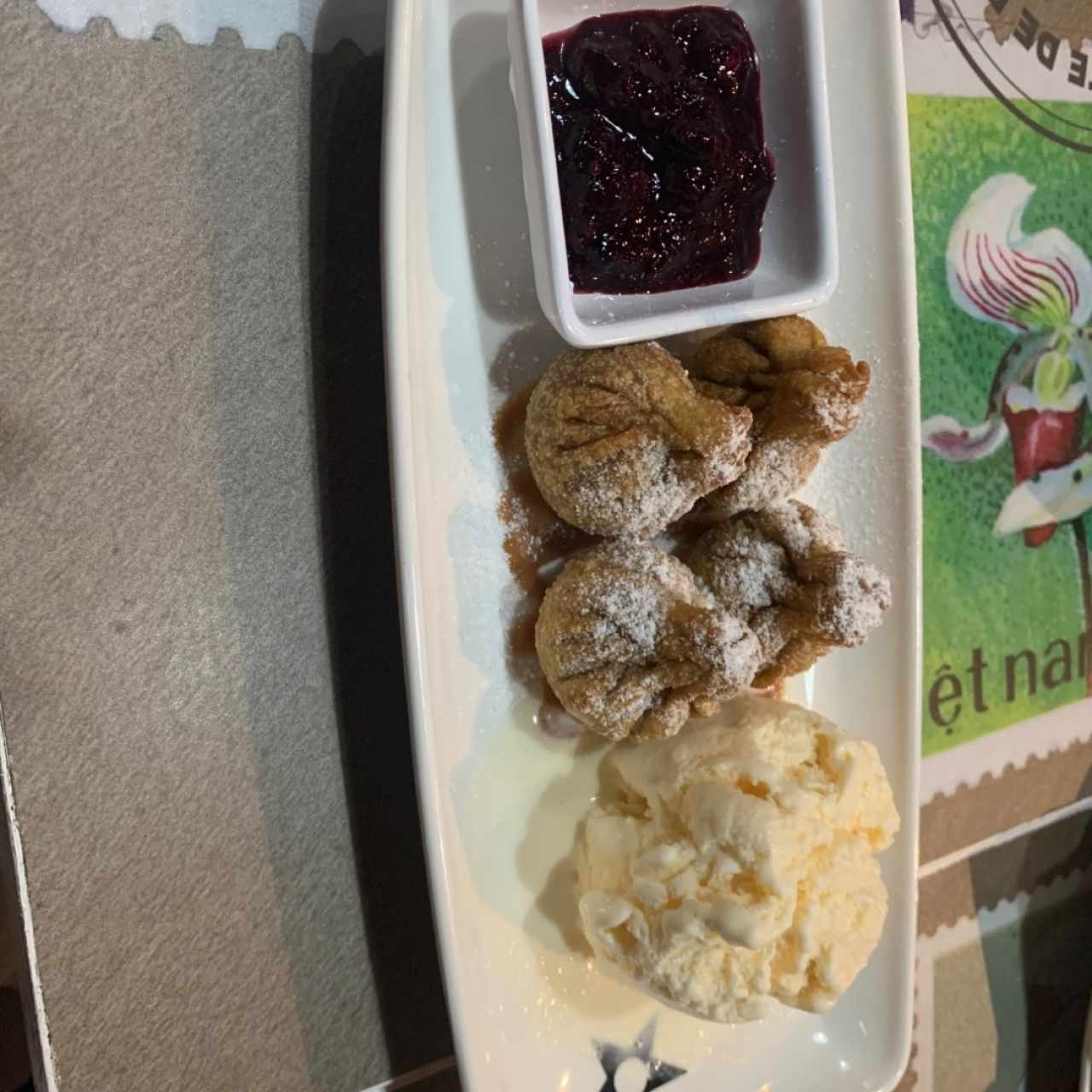 Wanton de Queso y Dulce de Leche con Helado