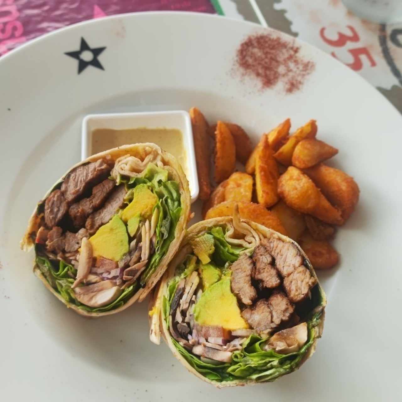 Wrap de Filetes de Res con Salsa de Curry