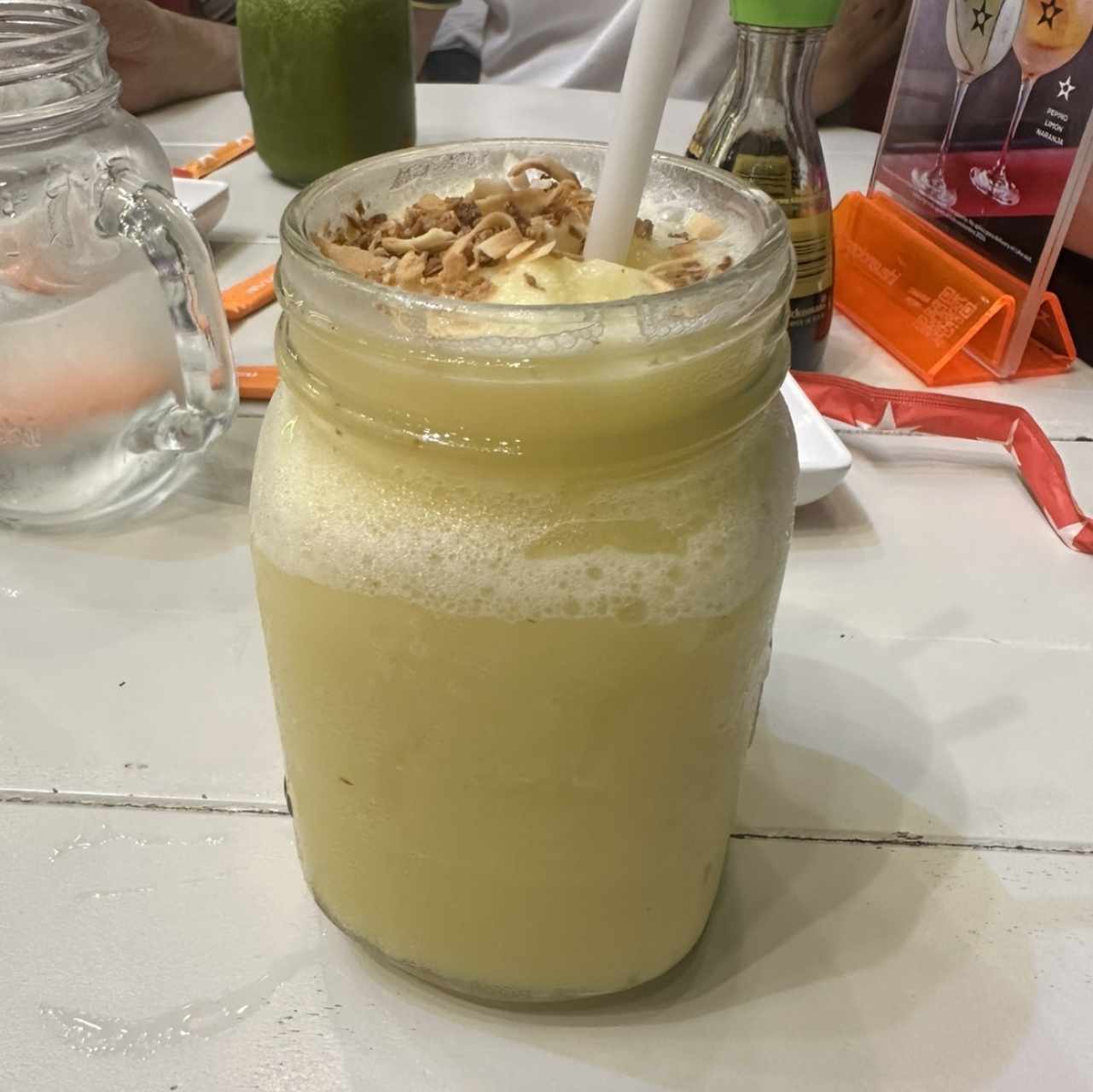 Jugo de Piña, limón y coco