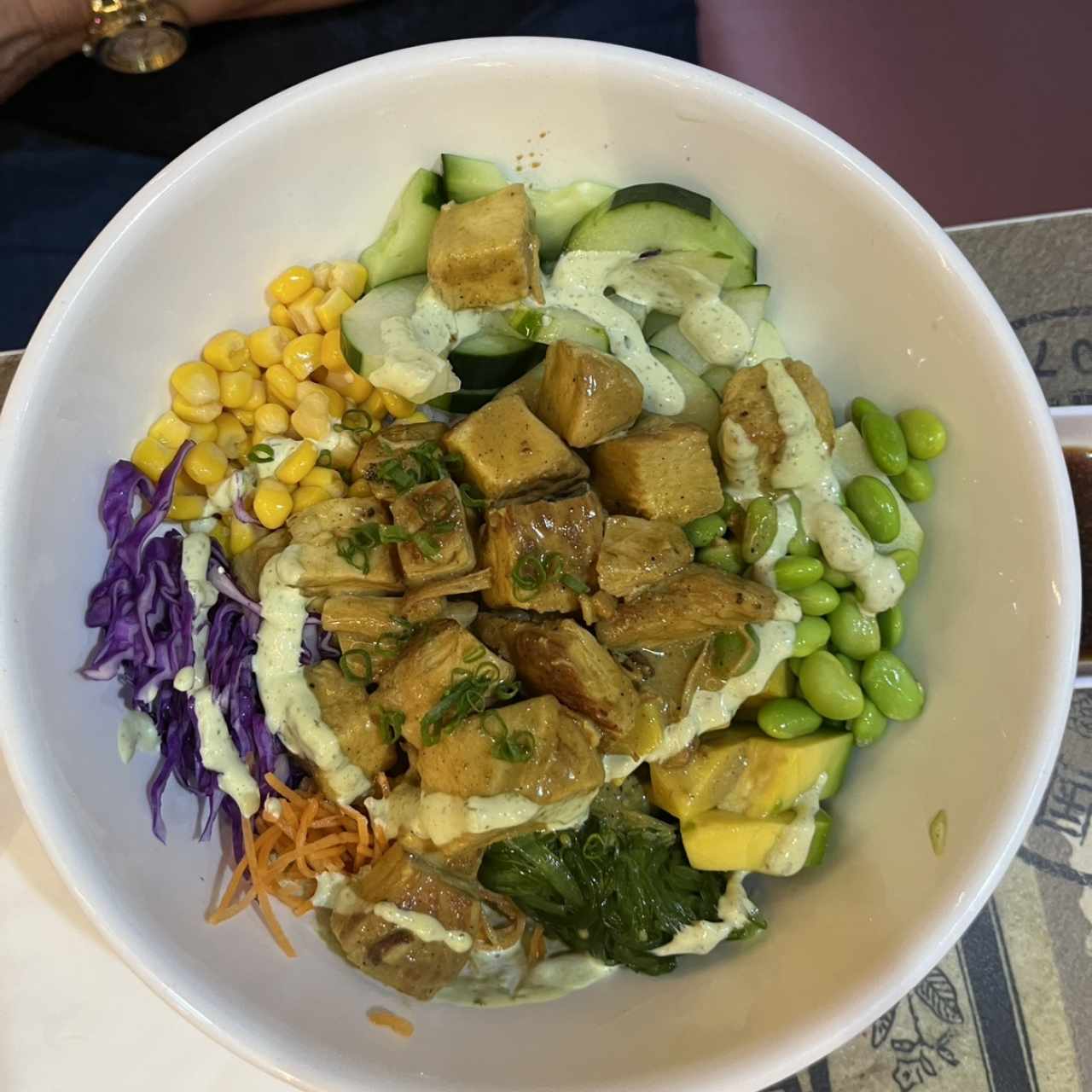 Poke bowl pollo curry
