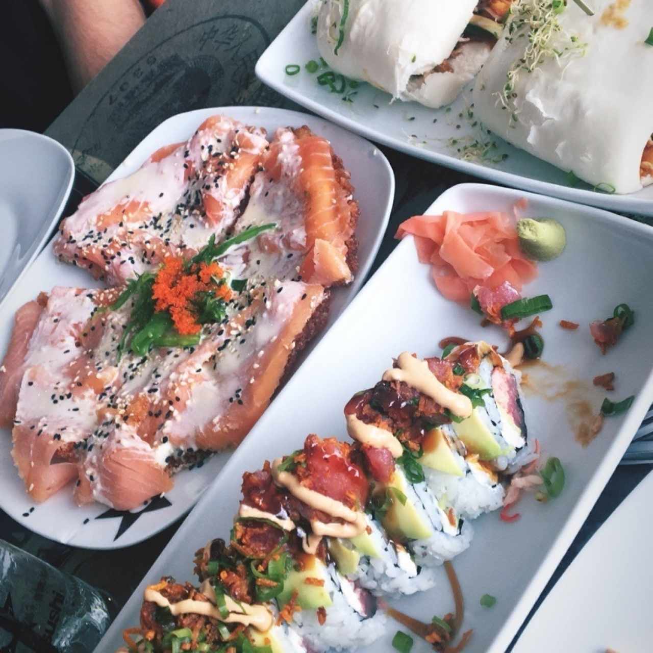 Sushi pizza de salmón, Bao y Roll