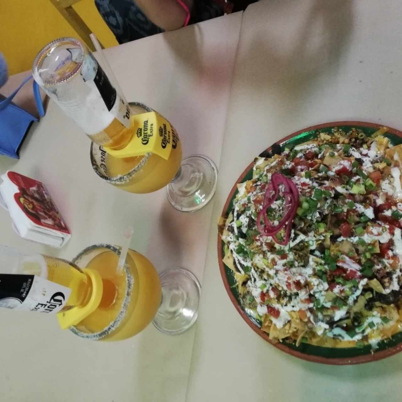 Nachos de la abuela y margarotas de maracuya