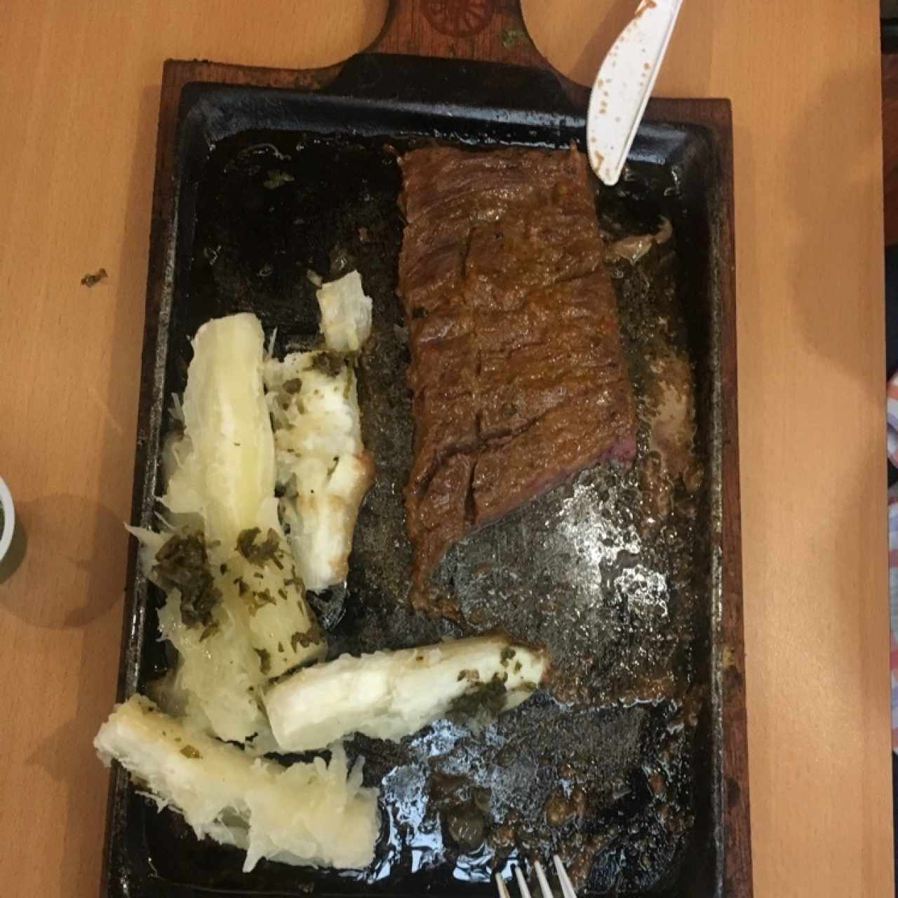 Entrañas y yuca 