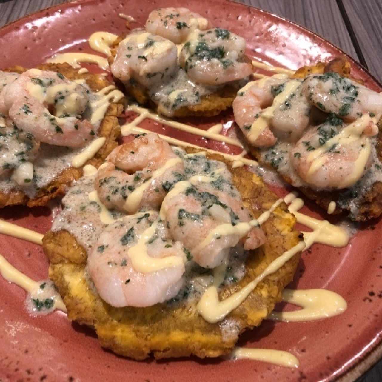 patacones con langostino 