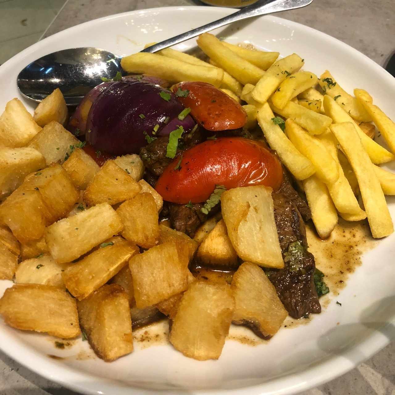 PLATOS PRINCIPALES - Lomo Saltado