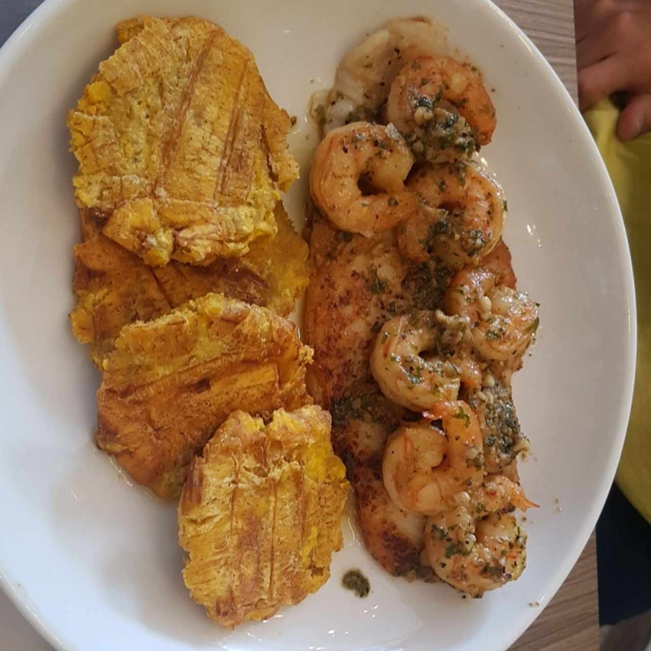 Filete de Corvina a la plancha con camarones