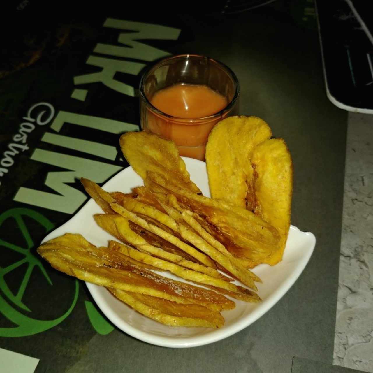 Leche de tigre & tajadas verdes