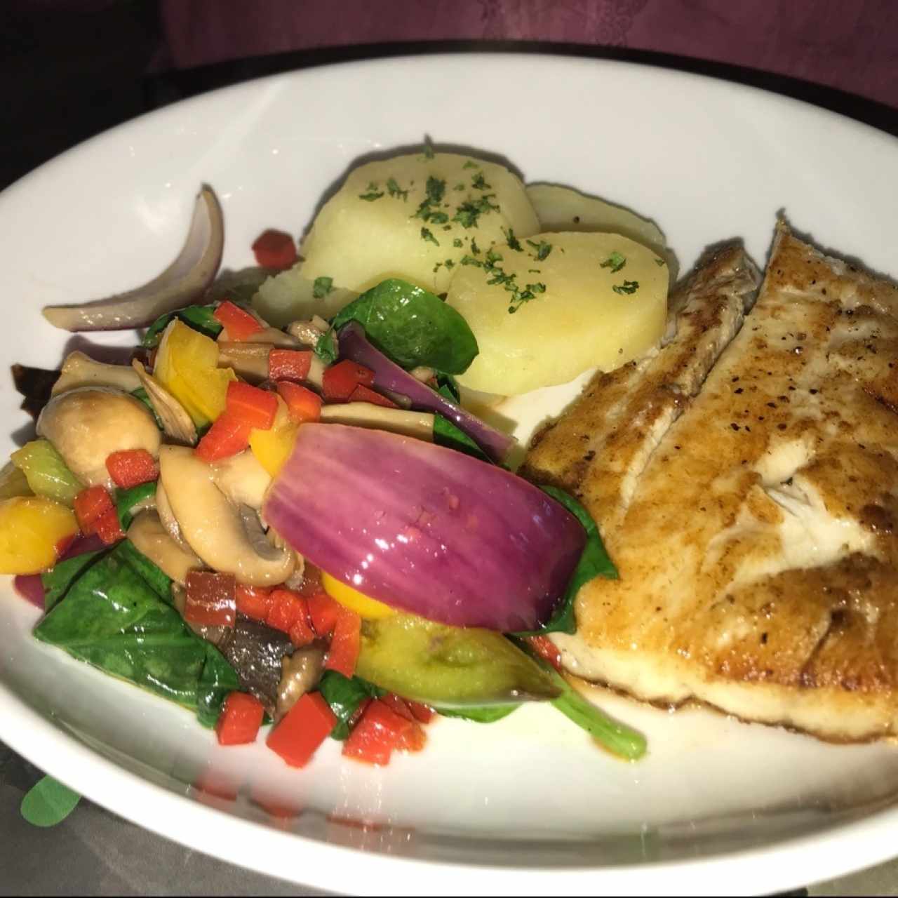 corvina a la plancha con vegetales 