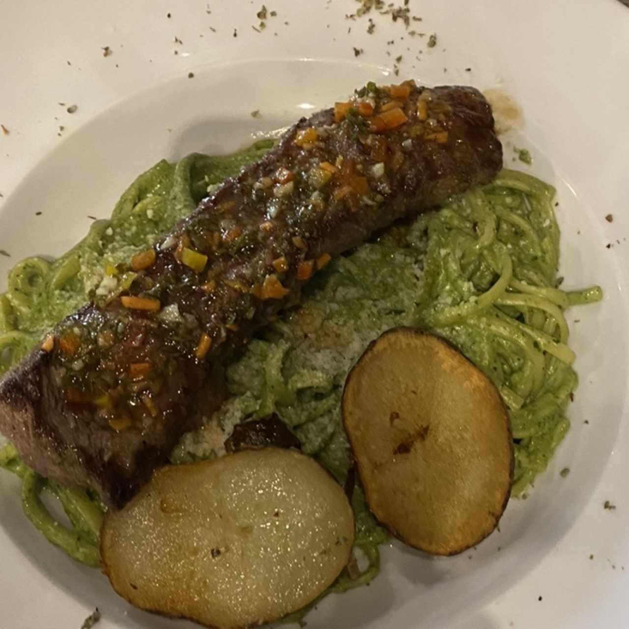 TALLARINES VERDE CON CHURRASCO