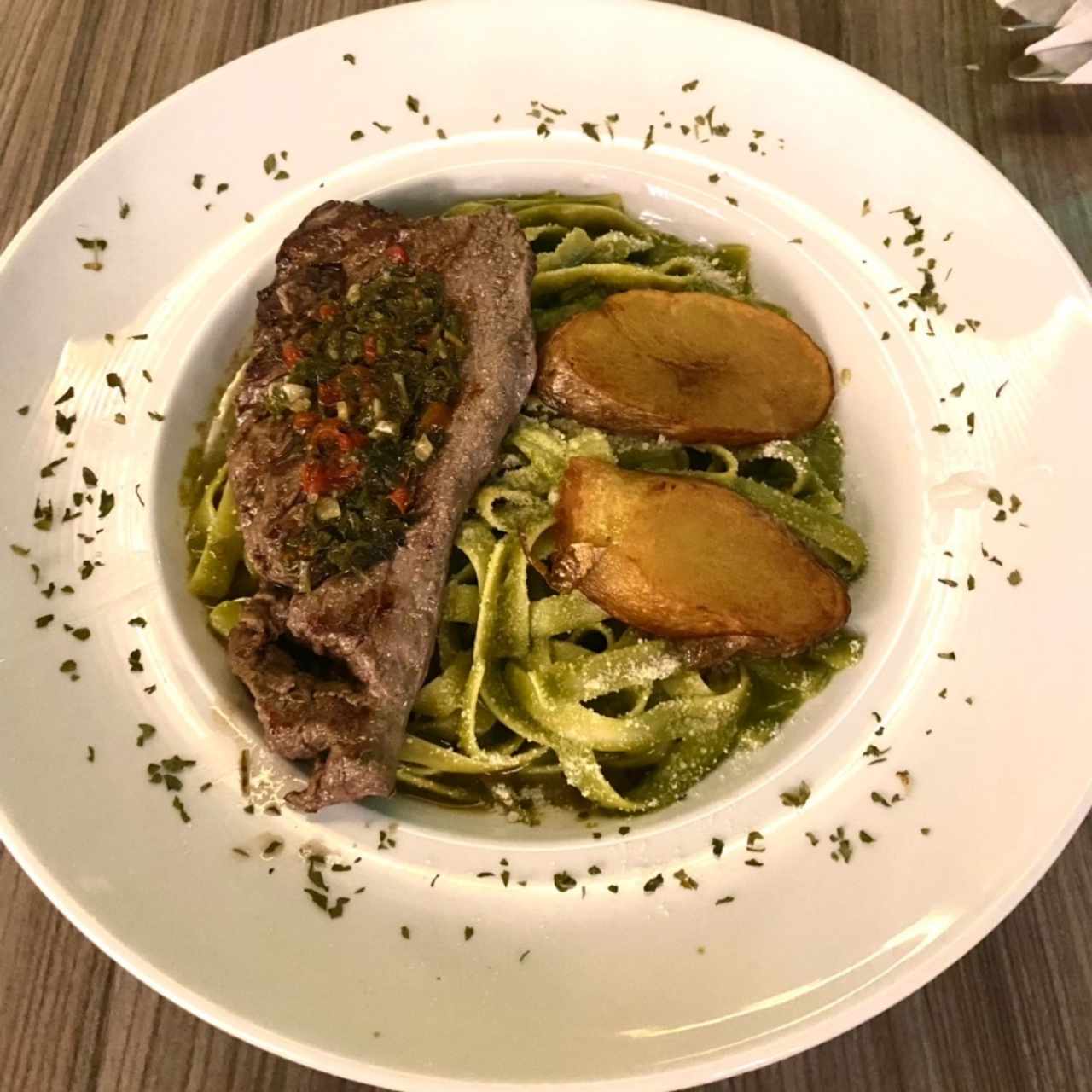 Tallarin verde con Churrasco 