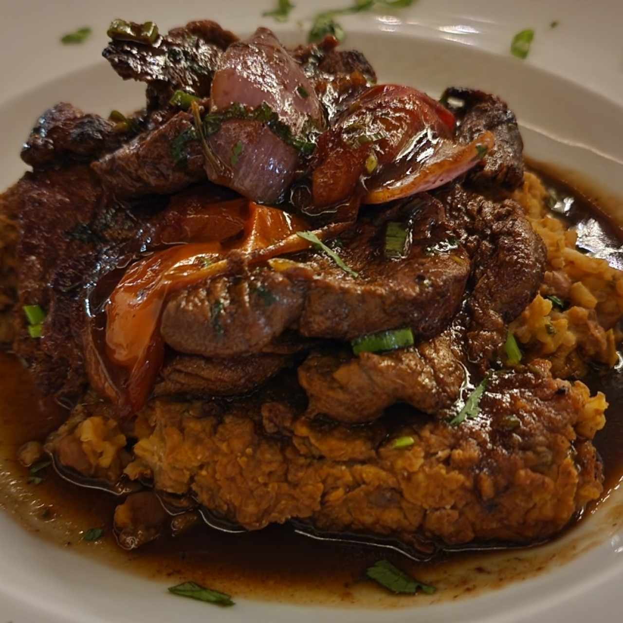 tacu tacu de lomito salteado