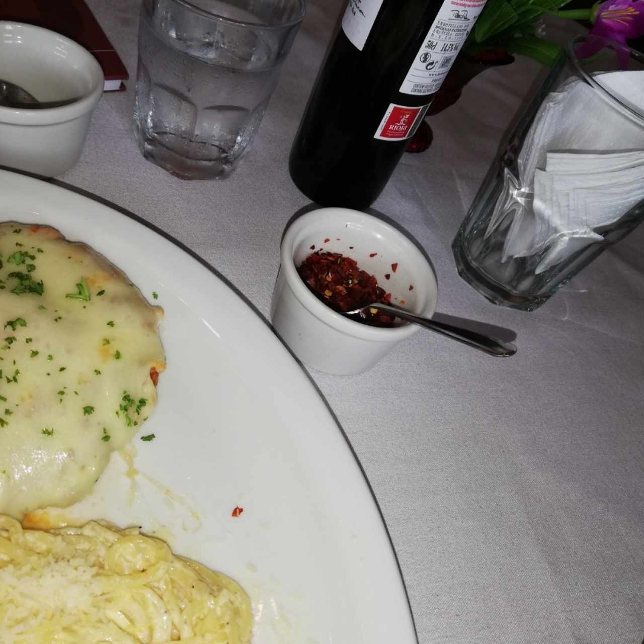 Milanesa de Pollo con pasta a la crema