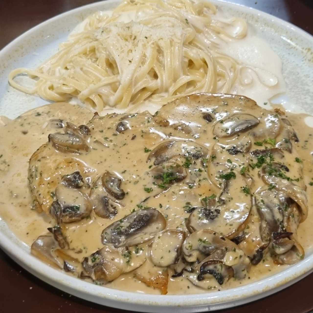 Pechuga de Pollo Al Funghi