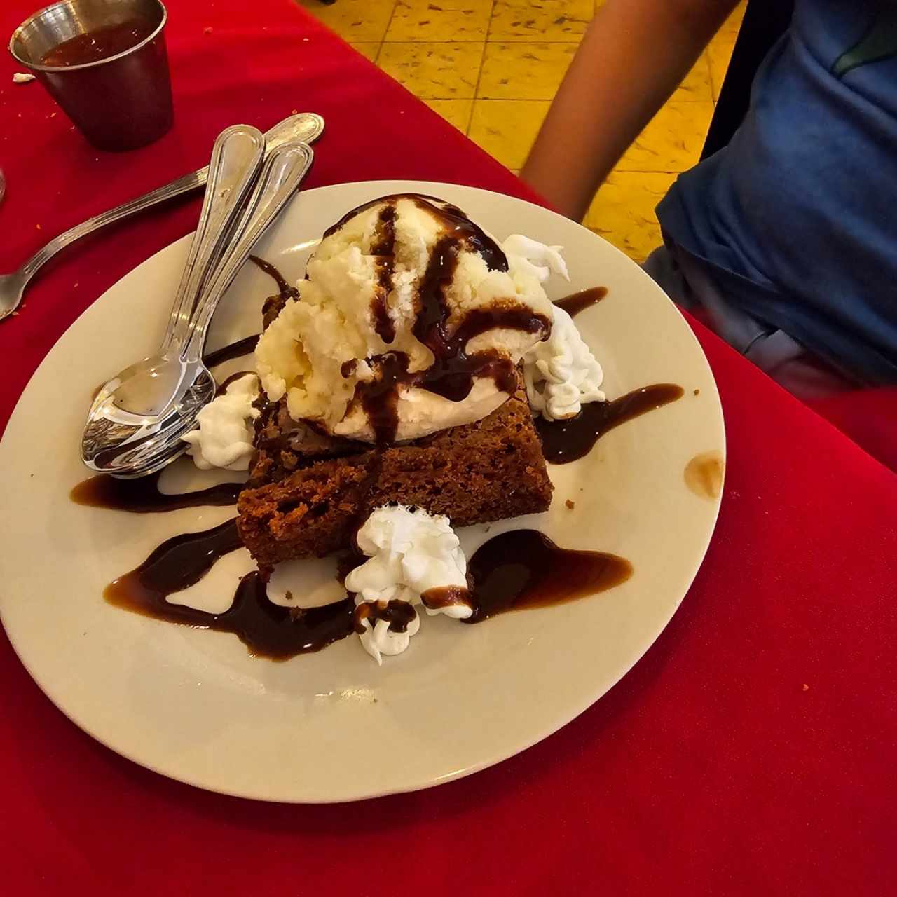Postres - Brownie con Helado