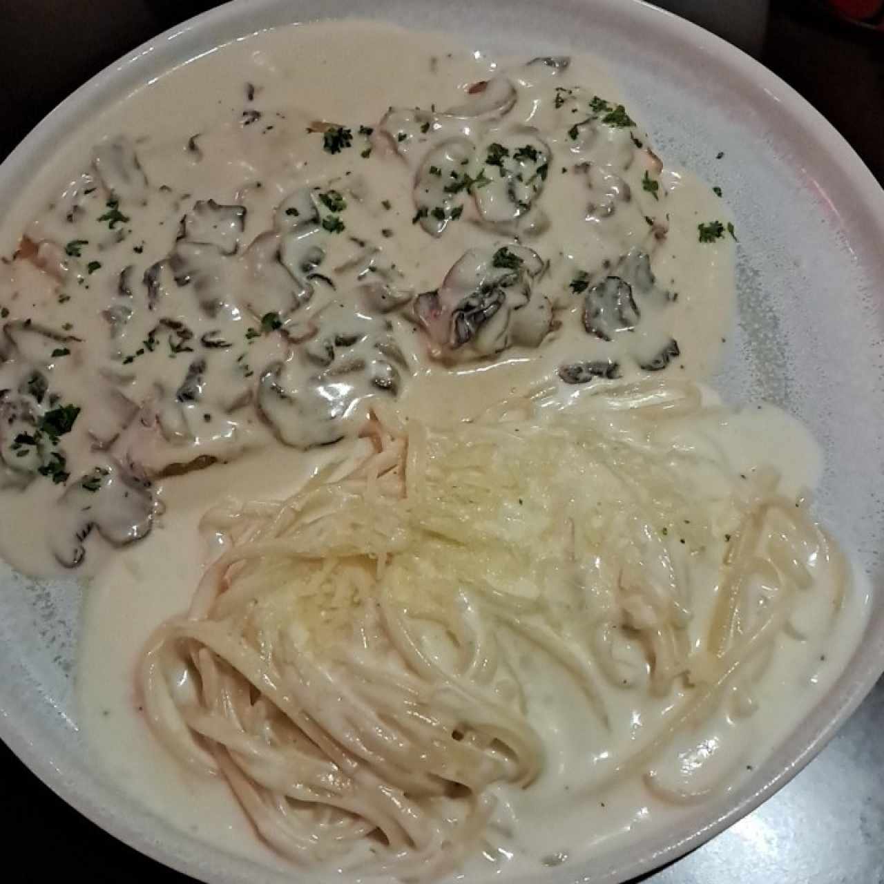 Pechuga de Pollo Al Funghi